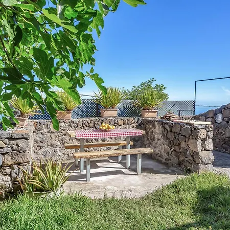 Casa De Teja Holiday home *